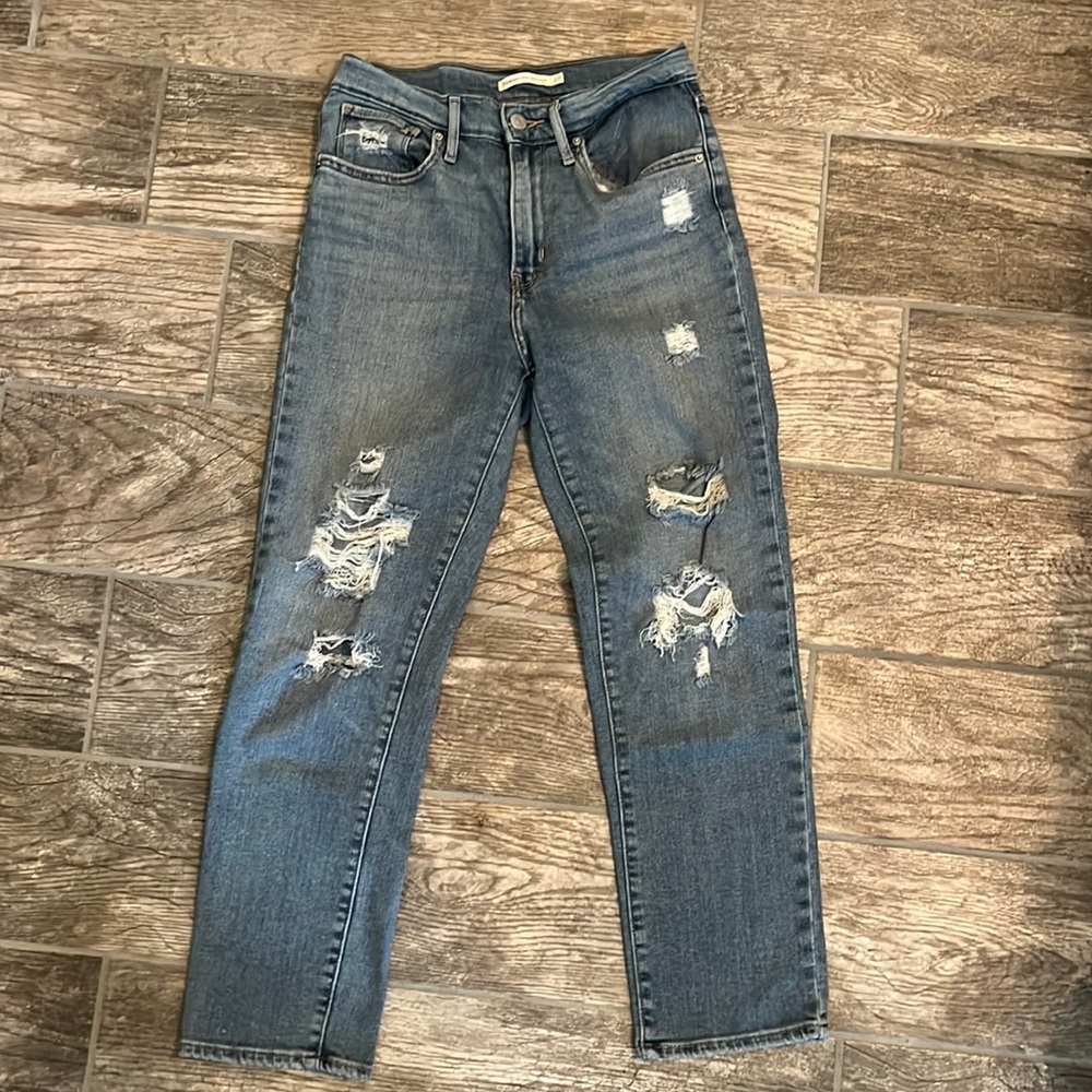 724 High Rise Straight Levi’s distressed Jeans